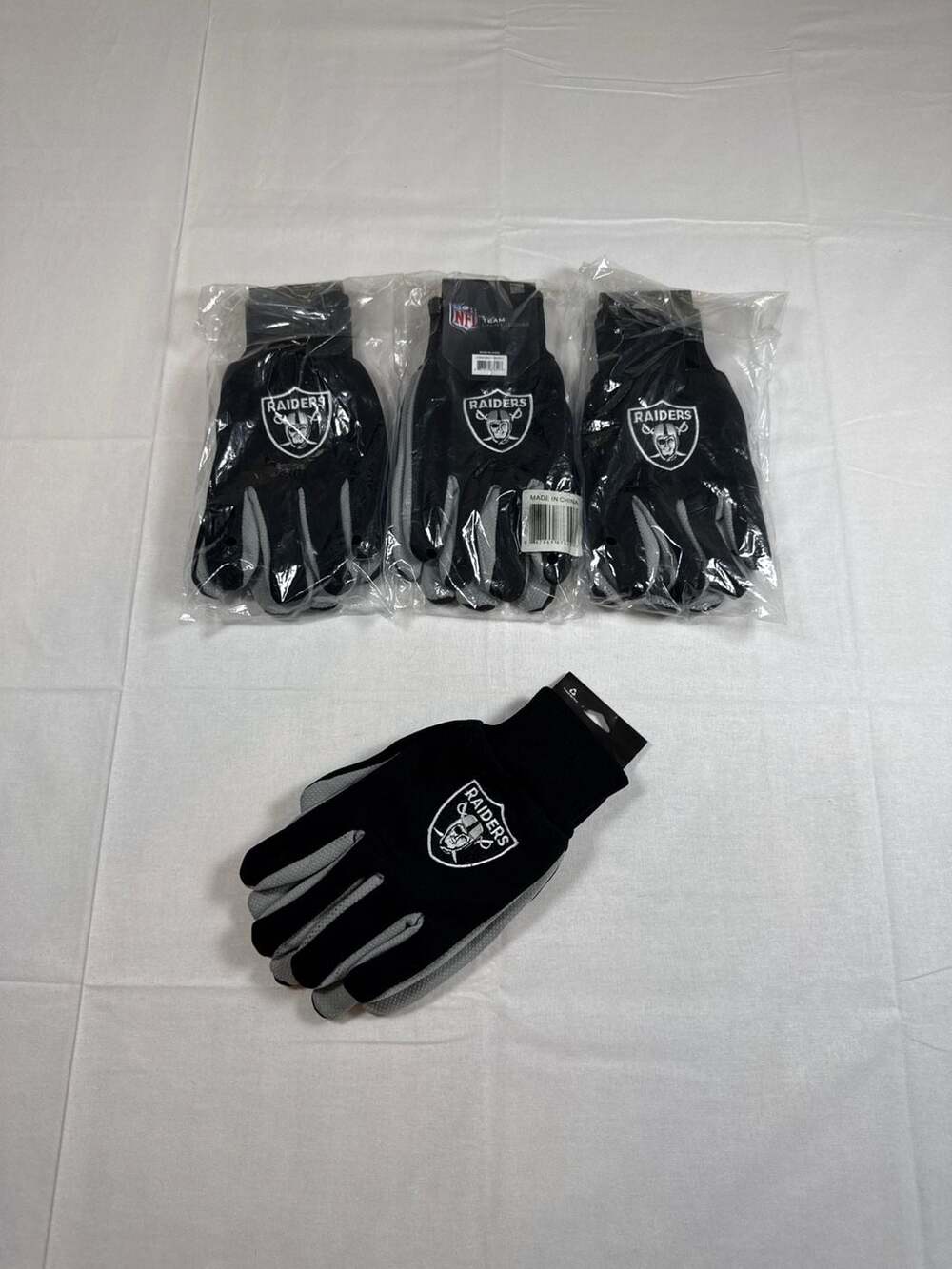 FOCO NFL Las Vegas Raiders Team Utility Gloves, One Size ** lot of 4**